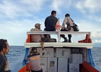 Diangkut Pamo, Polisi Kawal Kotak Suara dari Pulau Menuju KPUD Sangihe