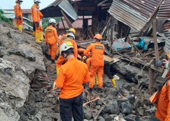 Tim SAR Gabungan Manado Evakuasi Korban Banjir dan Longsor