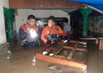Basarnas Manado Evakuasi 51 Orang dan Cari Anak Hilang