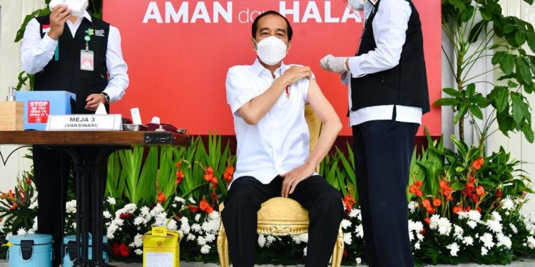 Presiden Jokowi Orang Pertama Indonesia Divaksin Covid-19