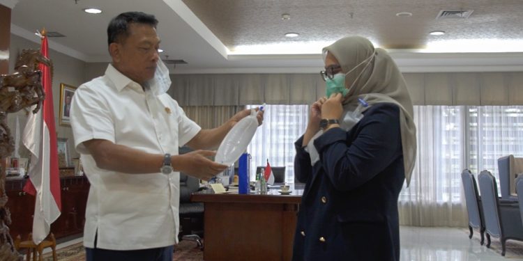 Moeldoko dan Jurnalis Coba GeNose Covid-19