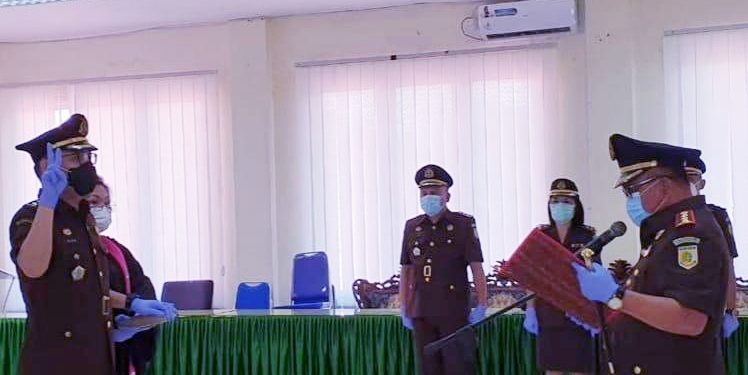 Kajari Manado Ingatkan Integritas Kepada Kasi Pidum Baru