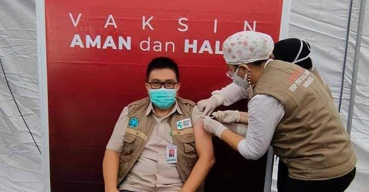 Kala Direktur RSUP Prof Kandou Manado Divaksin