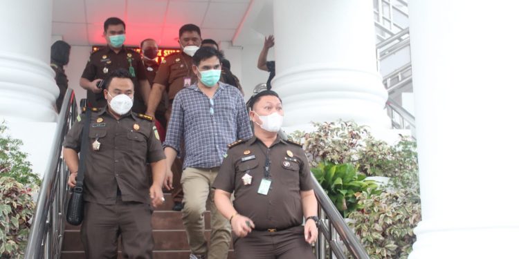 Tersangka Korupsi Pemecah Ombak Minut Resmi Ditahan Kejati Sulut