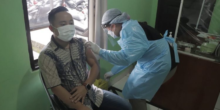 3 Tenaga Medis di FKTP Polda Sulut Disuntik Vaksin Covid-19