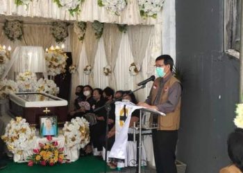 Melayat Korban Tanah Longsor, Vicky Lumentut Ingatkan Soal Cuaca Ekstrim