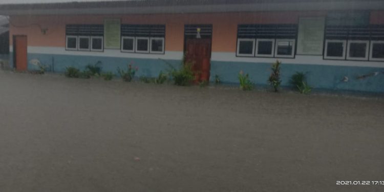 Puluhan SD dan SMP di Manado Rusak Diterjang Banjir