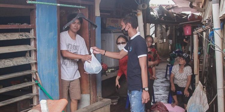 Manajemen Sulut United Kembali Bantu Korban Bencana Alam