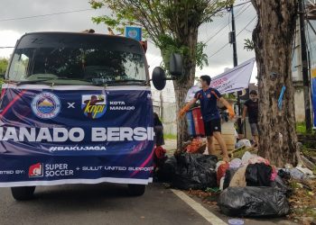 Torang Baku Jaga Ala Sulut United Bersihkan Sampah di Manado