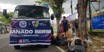 Torang Baku Jaga Ala Sulut United Bersihkan Sampah di Manado