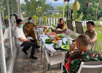 Pertemuan para pihak membahas penanganan Covid-19 di Kota Manado. (foto: istimewa)