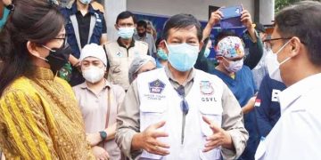 Saat Menkes Pantau Vaksinasi Ratusan Pedagang Pasar Pinasungkulan