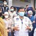 Saat Menkes Pantau Vaksinasi Ratusan Pedagang Pasar Pinasungkulan
