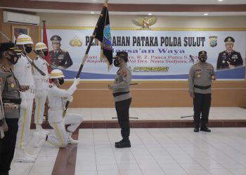 Irjen Nana Sudjana Terima Pataka Polda Sulut ‘Maesa’an Waya’