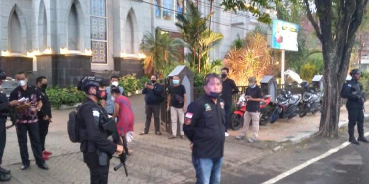 Gereja di Manado Dijaga Polisi Pasca Bom Katedral Makassar