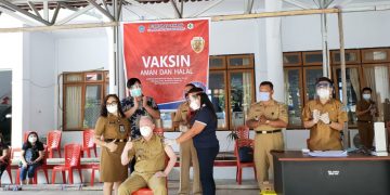 Sempat Tertunda, Wabup Sitaro Akhirnya Terima Vaksin Tahap I