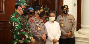 Kapolri Pantau Pengamanan Misa di Gereja Katedral Manado