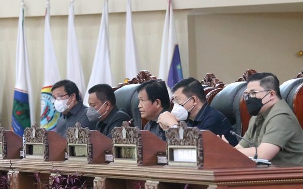 Rapat paripurna DPRD Sulut yang dihadiri kepala daerah Provinsi Sulawesi Utara yang digelar Senin 9 April 2021.