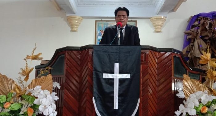 Pnt Jabes Gaghana menyampaikan renungan