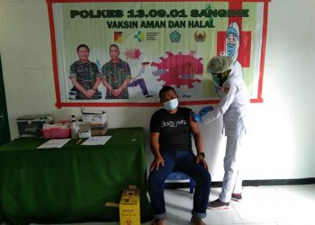 Purnawirawan dan Warakawuri Kodim 1301/Sangihe Terima Vaksinasi Covid-19