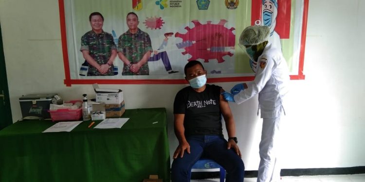 Purnawirawan dan Warakawuri Kodim 1301/Sangihe Terima Vaksinasi Covid-19