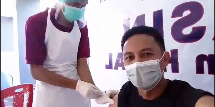 Pelayan Publik di Tabukan Tengah Divaksinasi Covid-19 Tahap I