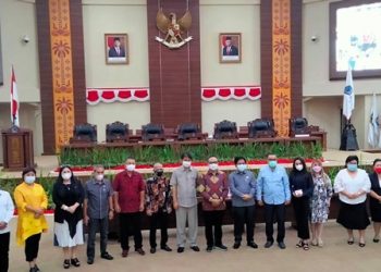 KPK RI Bidang Direktorat Koordinasi dan Supervisi bersama Anggota DPRD Sulut. (foto: Meikel/Barta1)