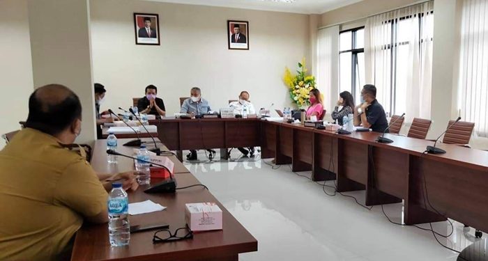 Pembahasan awal Ranperda Irigasi oleh Pansus (Foto Meikel Barta1.com)