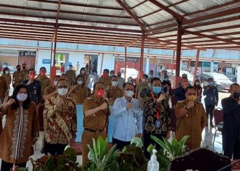 Peserta FGD yang membahas Danau Tondano di lokasi wisata Benteng Moraya Tondano. (foto: Humas KPK)