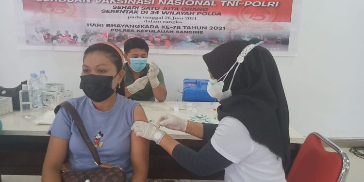 Program vaksinasi yang dilaksanakan di Polres Sangihe