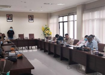 RDP Komisi III DPRD Sulut bersama dinas ESDM Sulut (Foto: meikel/Barta1)