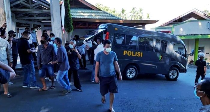 Jenazah Wabup Sangihe dibawa ke RS Liun Kendage untuk diautpsi tim forensik dari Manado
