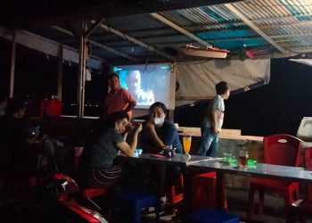 Situasi jelang nobar Euro 2020 di Sindulang II (Foto Meikel Barta1.com)