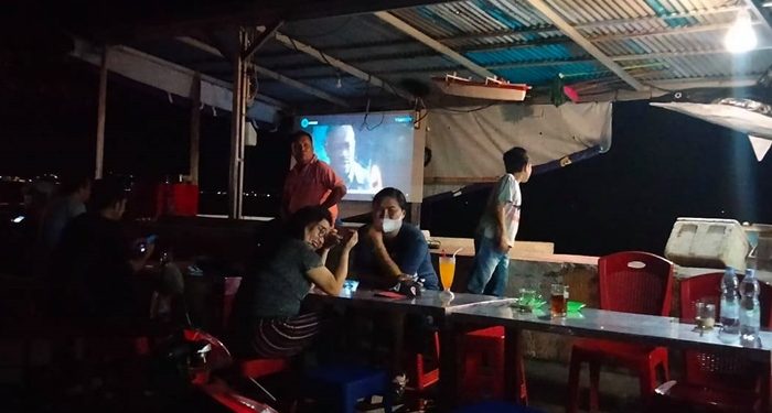 Situasi jelang nobar Euro 2020 di Sindulang II (Foto Meikel Barta1.com)