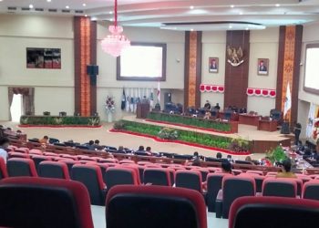 Situasi Paripurna di Ruang Rapat Utama DPRD Sulut. (Foto: Meikel/Barta1.com)