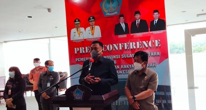 Gubernur Sulut Olly Dondokambey memberikan keterangan pada media di gedung DPRD Sulut. (Foto Meikel/Barta1)