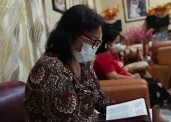 Jemaat di Manado beribadah di rumah akibat pandemi. (Foto: ady/barta1)