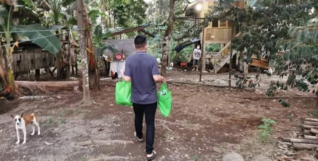 MJP saat datangi rumah warga yang sedang Isoma (foto: istimewa)