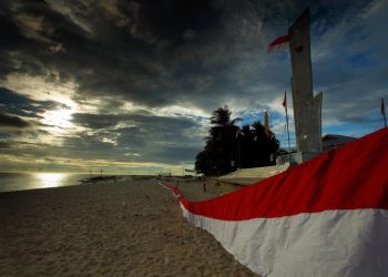 Bendera Merah Putih yang membentang di Pulau Perbatasan Miangas, Talaud. (Foto: Istimewa)