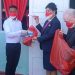Bupati dan Wabup saat membagikan bantuan bagi warga binaan Lapas Klass IIB Ulu Siau. (Foto:Stenly/barta1)