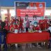 Ketua TP PKK Irene Angouw Pinontoan dan Ketua PAC PDI Perjuangan Malalayang Jean Sumilat saat menggelar vaksinasi