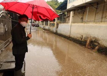 Wali Kota Manado Tinjau Anak Sungai saat Hujan Deras