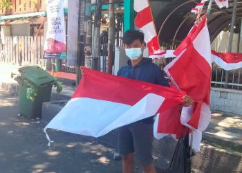 Penjual Bendera Merah Putih Saat Covid-19 Raih 1 Juta Sehari