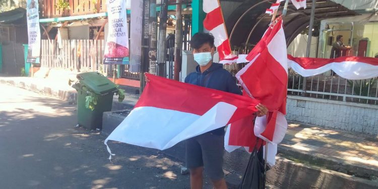 Penjual Bendera Merah Putih Saat Covid-19 Raih 1 Juta Sehari