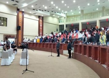 Persemayaman Alm. Winsulangi Salindeho di DPRD Sulut (Foto Meikel Barta1.com)