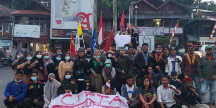 Aksi Kemanusiaan Bantu Warga Korban Banjir Mitra