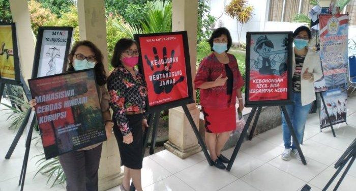 pelaksanaan pameran anti-korupsi yang diinisiasi Polimdo.