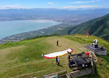 Atlet Paralayang Sulut Berlatih di Bukit Salena