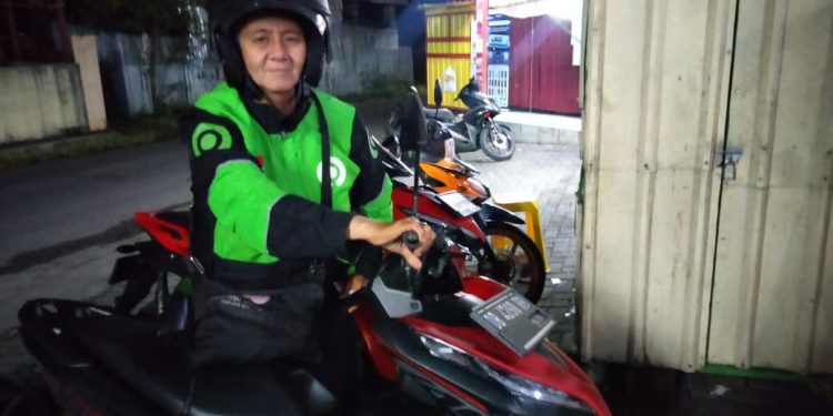 Friscilla Waani, Driver Gojek Perempuan Berjuang demi Anaknya Berkebutuhan Khusus