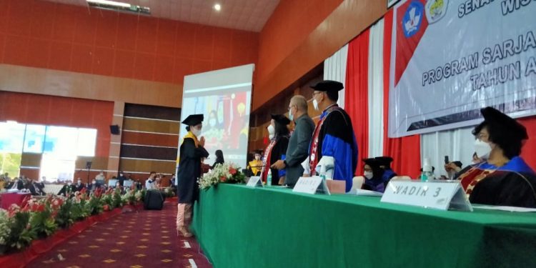 Puncak Dies Natalis dan Wisuda Kedua Polimdo